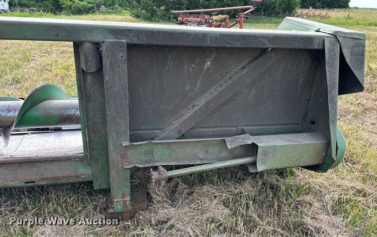 image for item EJ6981 John Deere  643 corn head