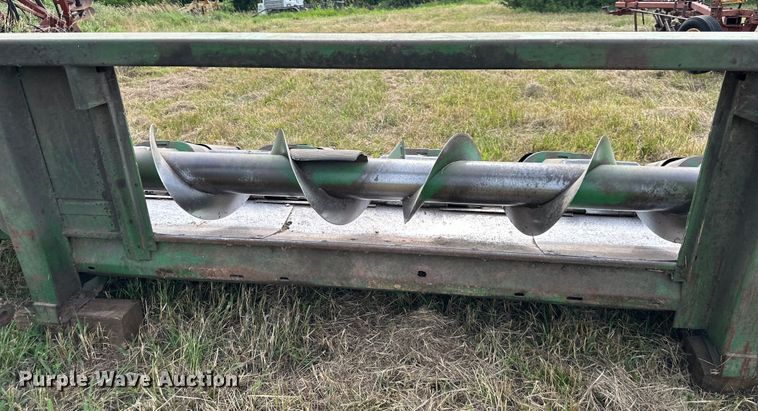 image for item EJ6981 John Deere  643 corn head