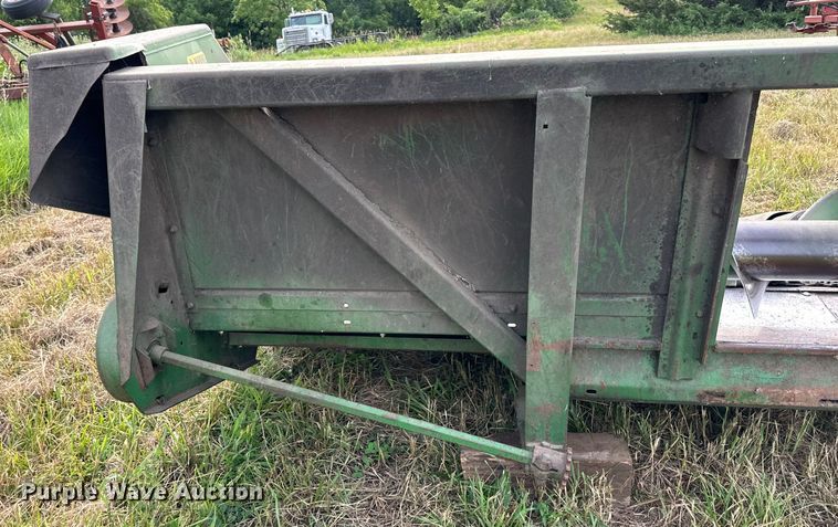 image for item EJ6981 John Deere  643 corn head