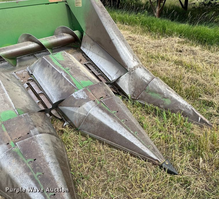 image for item EJ6981 John Deere  643 corn head