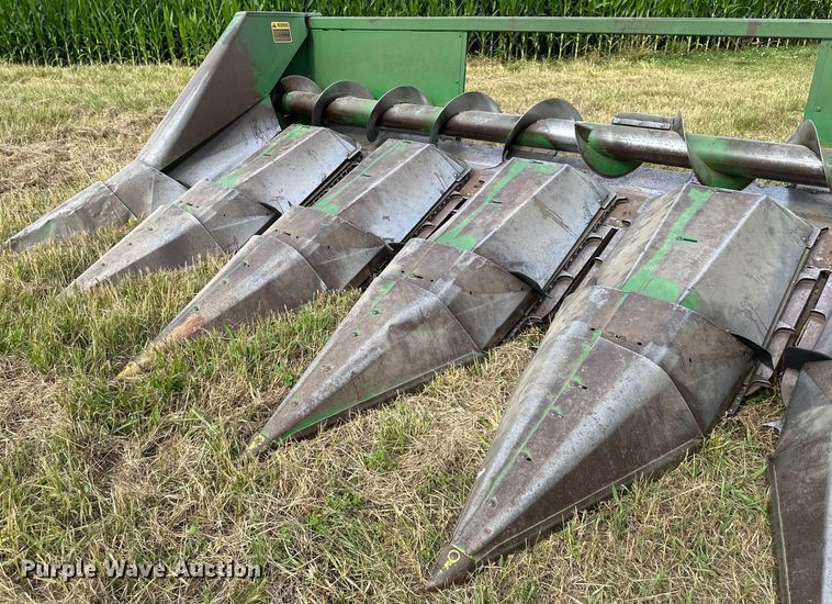 image for item EJ6981 John Deere  643 corn head