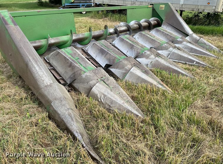 image for item EJ6981 John Deere  643 corn head