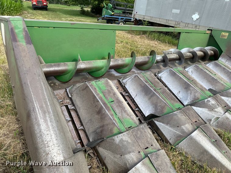 image for item EJ6981 John Deere  643 corn head