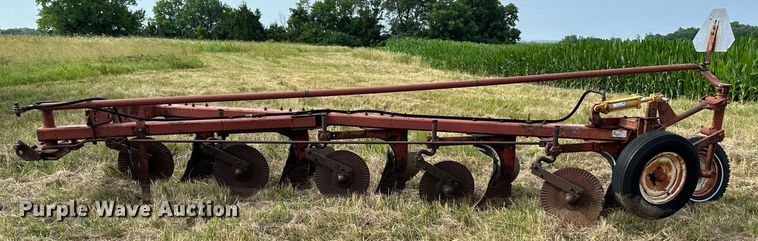 image for item EJ6982 International  510 five bottom plow