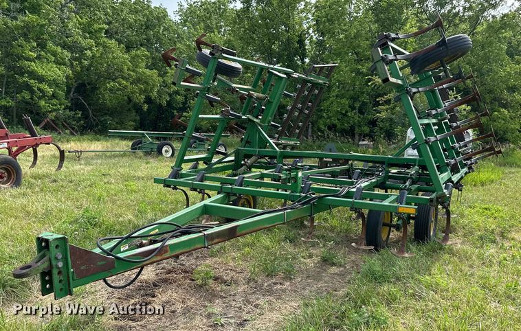 image for item EJ6983 John Deere 960 field cultivator