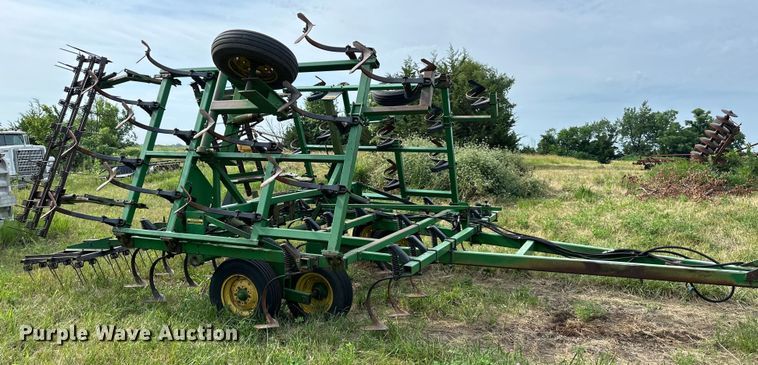 image for item EJ6983 John Deere 960 field cultivator