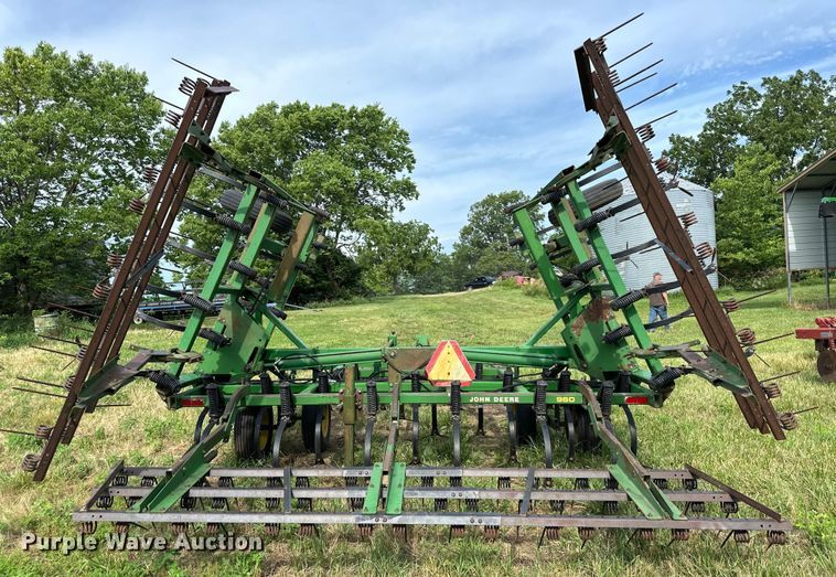 image for item EJ6983 John Deere 960 field cultivator