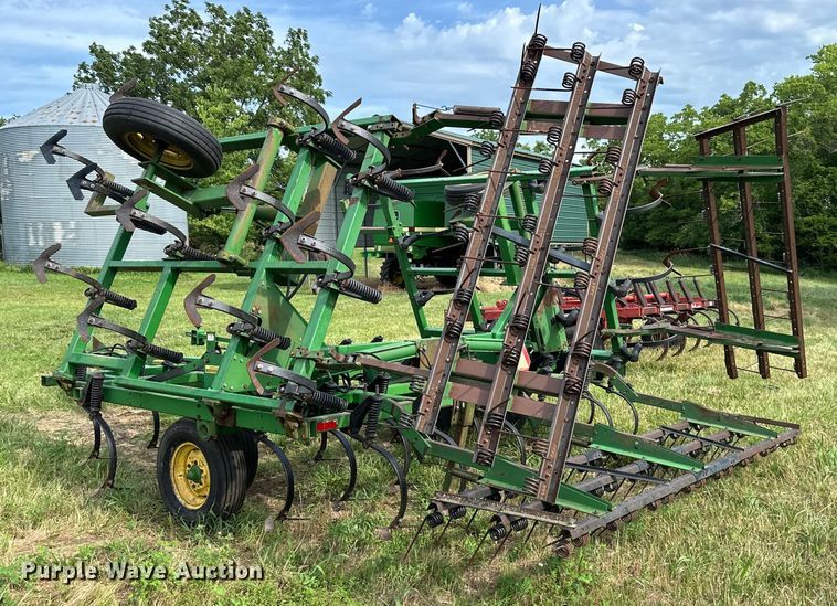 image for item EJ6983 John Deere 960 field cultivator