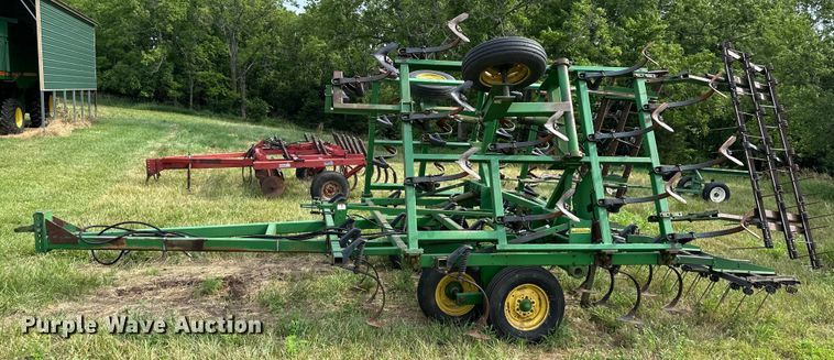 image for item EJ6983 John Deere 960 field cultivator