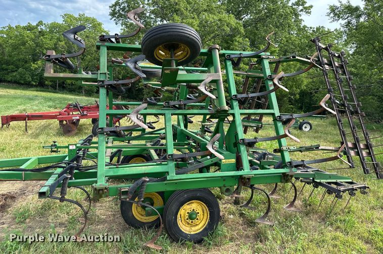 image for item EJ6983 John Deere 960 field cultivator