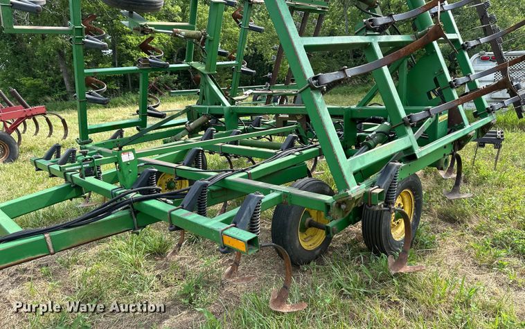 image for item EJ6983 John Deere 960 field cultivator