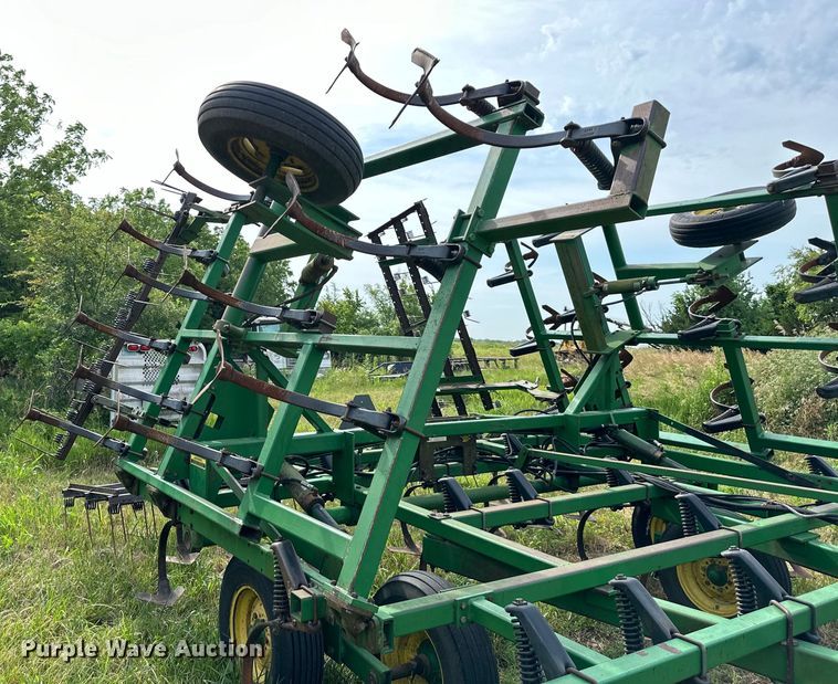 image for item EJ6983 John Deere 960 field cultivator