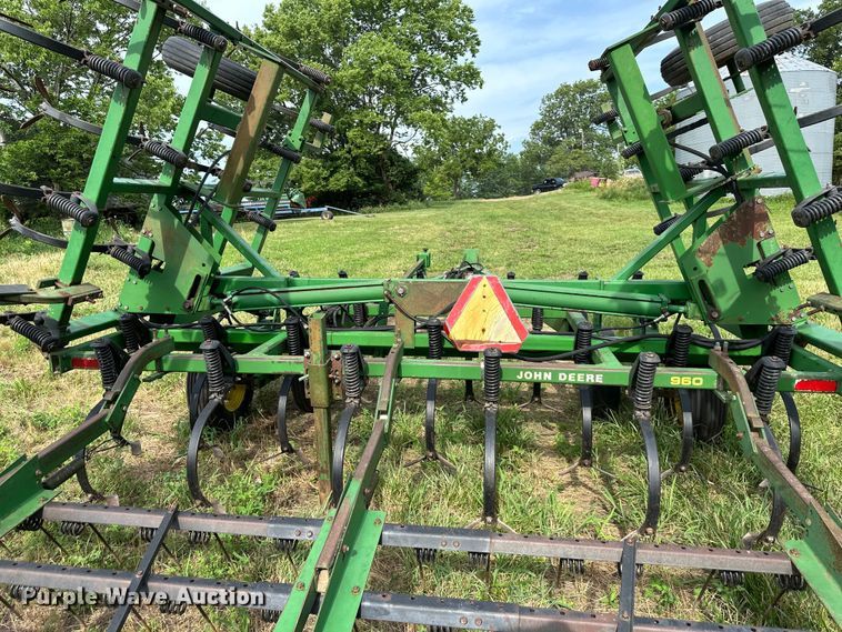 image for item EJ6983 John Deere 960 field cultivator