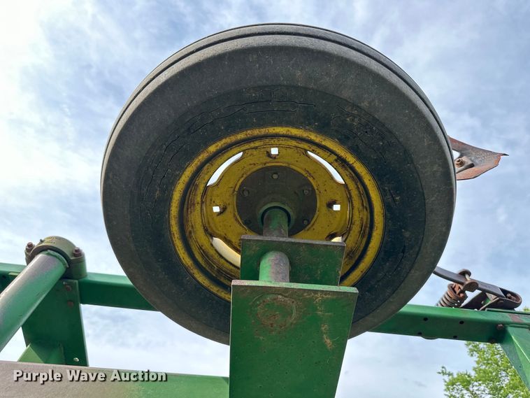 image for item EJ6983 John Deere 960 field cultivator
