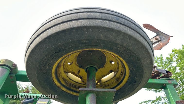 image for item EJ6983 John Deere 960 field cultivator