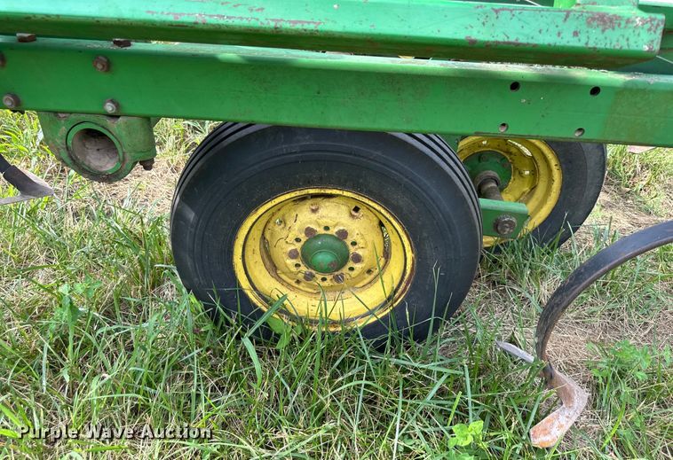 image for item EJ6983 John Deere 960 field cultivator