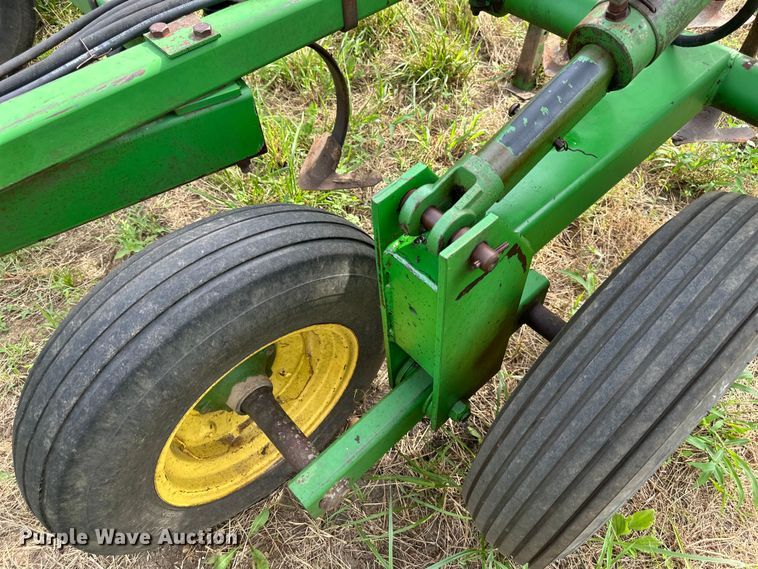 image for item EJ6983 John Deere 960 field cultivator