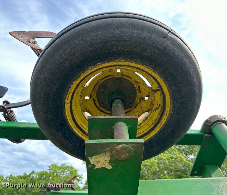 image for item EJ6983 John Deere 960 field cultivator