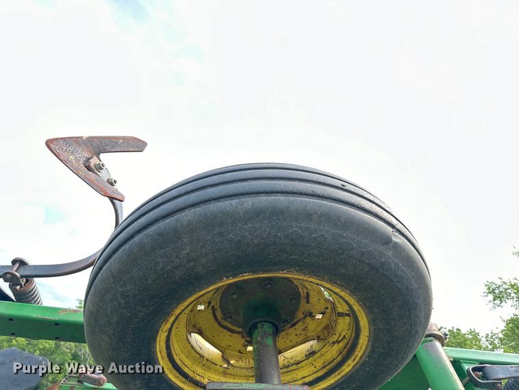 image for item EJ6983 John Deere 960 field cultivator