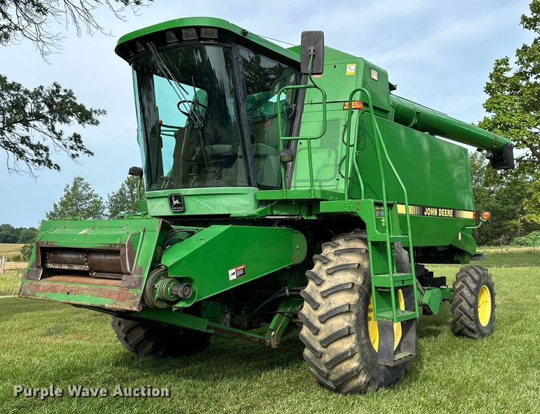 image for item EJ6986 1994 John Deere  9500 combine