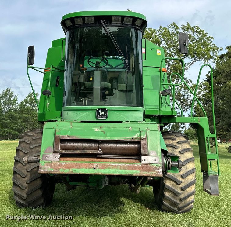 image for item EJ6986 1994 John Deere  9500 combine