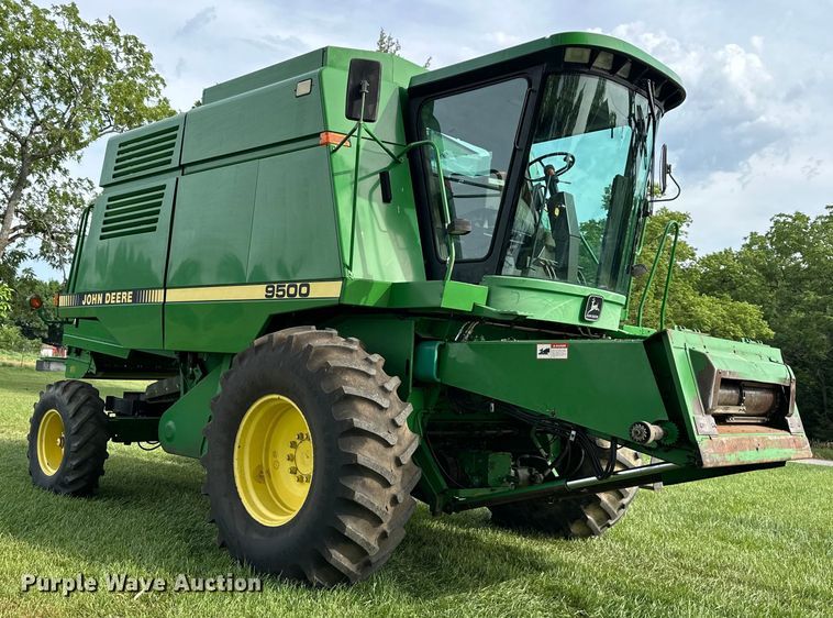 image for item EJ6986 1994 John Deere  9500 combine