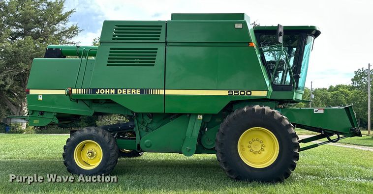 image for item EJ6986 1994 John Deere  9500 combine