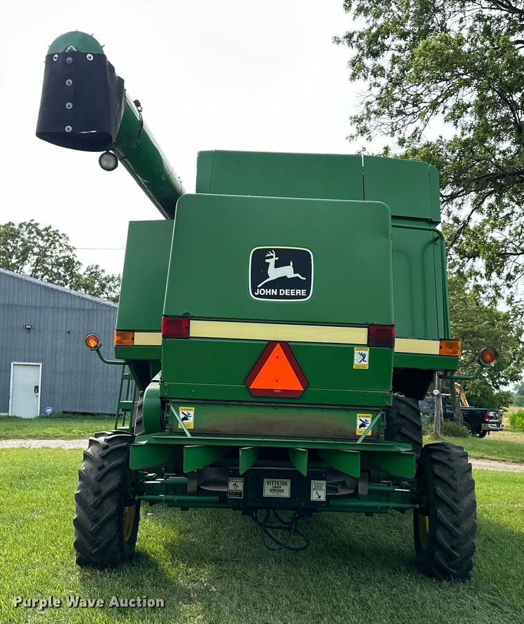 image for item EJ6986 1994 John Deere  9500 combine