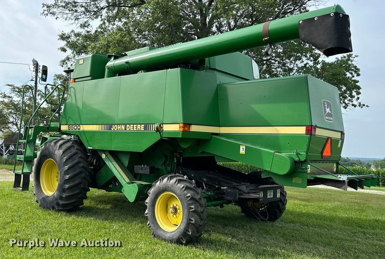 image for item EJ6986 1994 John Deere  9500 combine