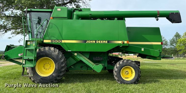 image for item EJ6986 1994 John Deere  9500 combine