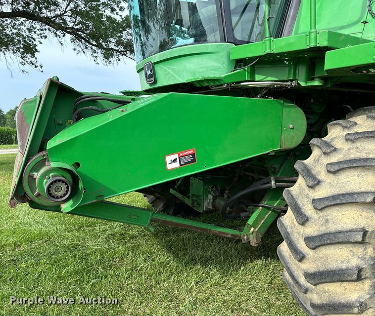 image for item EJ6986 1994 John Deere  9500 combine