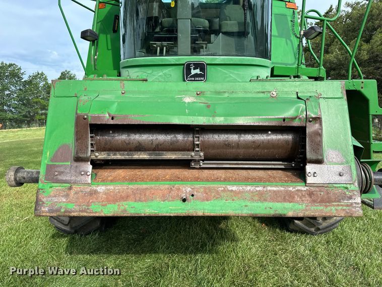 image for item EJ6986 1994 John Deere  9500 combine
