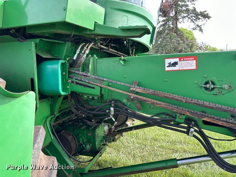 image for item EJ6986 1994 John Deere  9500 combine
