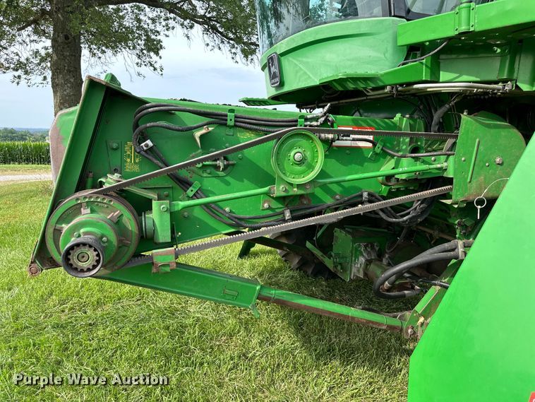 image for item EJ6986 1994 John Deere  9500 combine