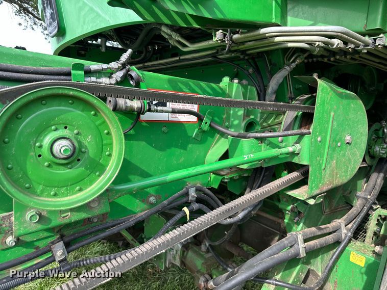 image for item EJ6986 1994 John Deere  9500 combine