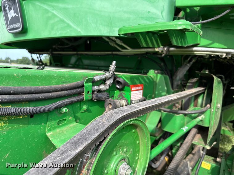 image for item EJ6986 1994 John Deere  9500 combine