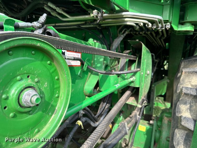 image for item EJ6986 1994 John Deere  9500 combine