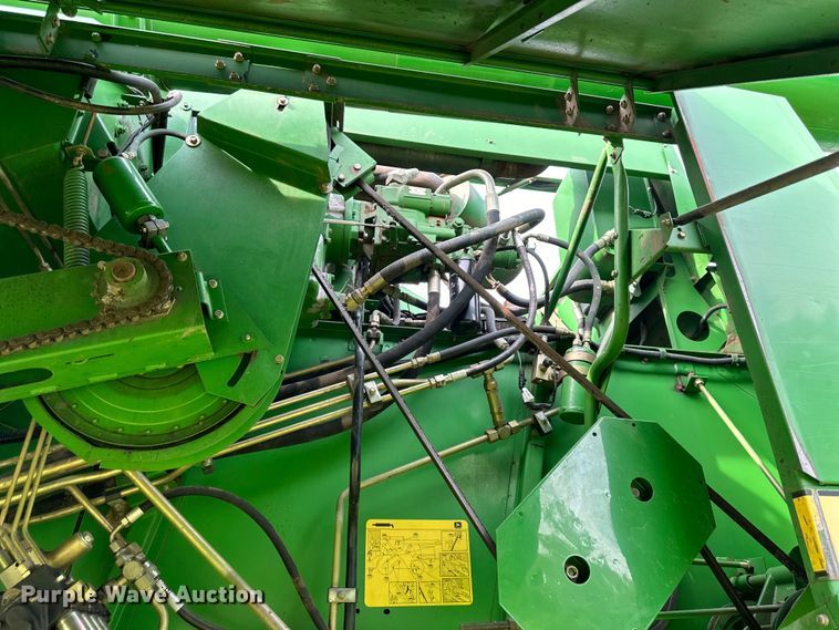 image for item EJ6986 1994 John Deere  9500 combine