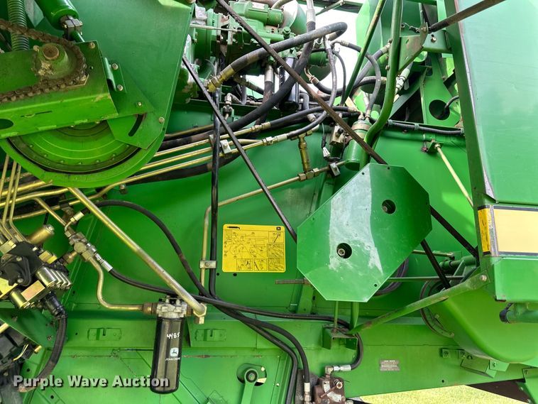 image for item EJ6986 1994 John Deere  9500 combine