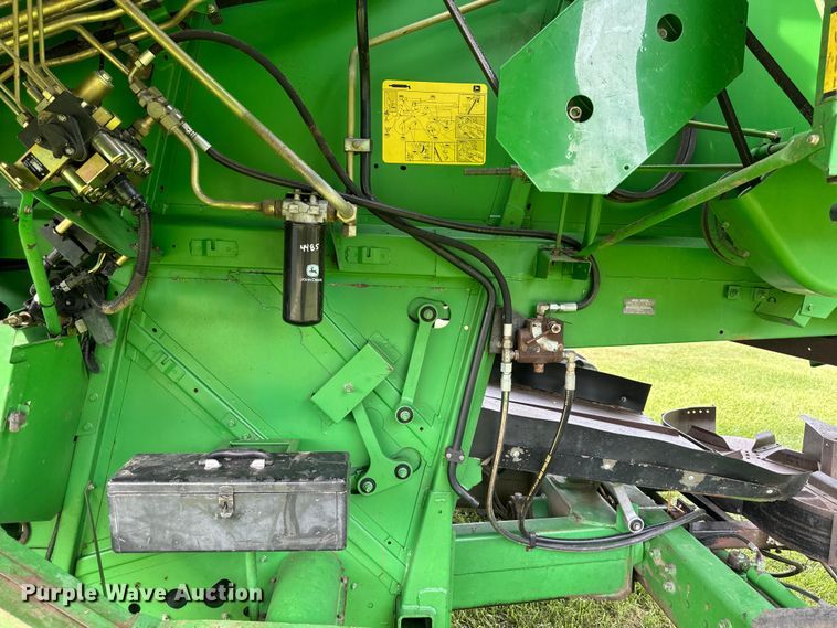 image for item EJ6986 1994 John Deere  9500 combine