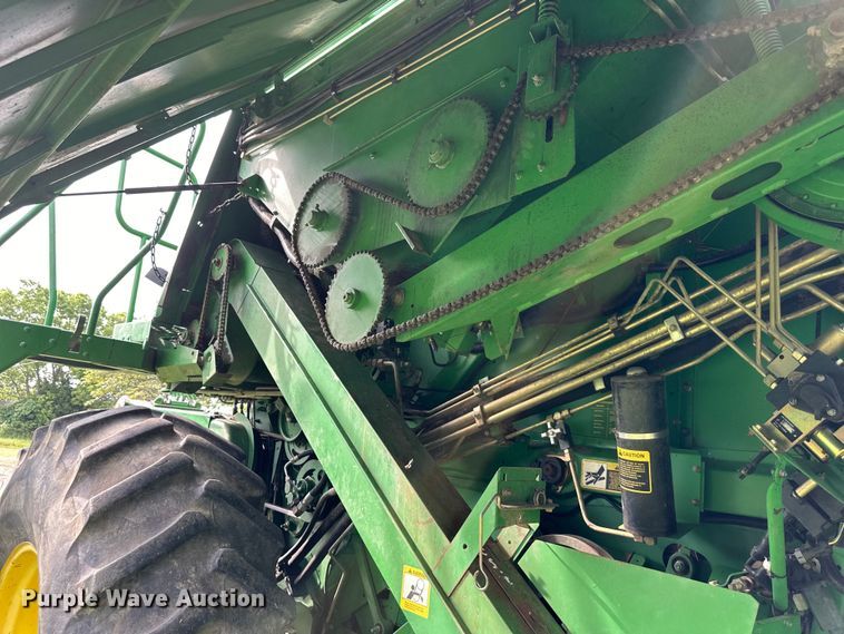image for item EJ6986 1994 John Deere  9500 combine