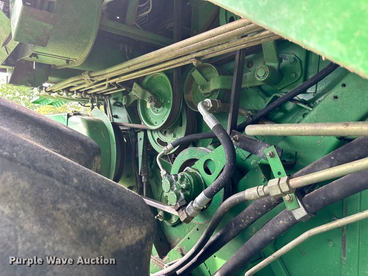 image for item EJ6986 1994 John Deere  9500 combine