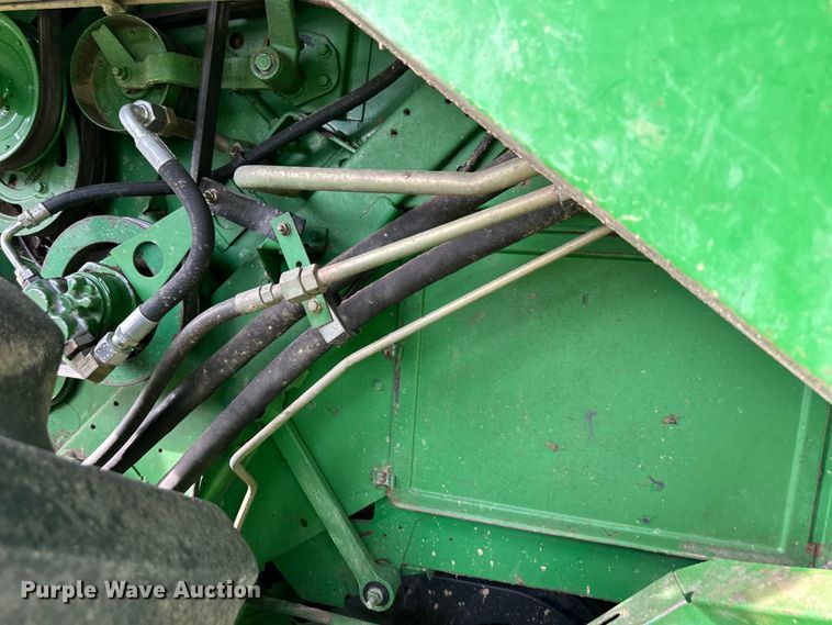 image for item EJ6986 1994 John Deere  9500 combine