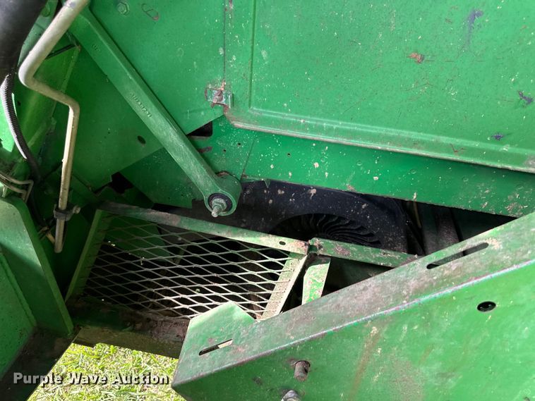 image for item EJ6986 1994 John Deere  9500 combine