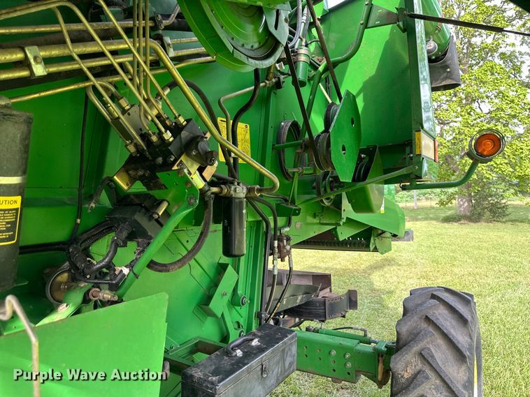 image for item EJ6986 1994 John Deere  9500 combine