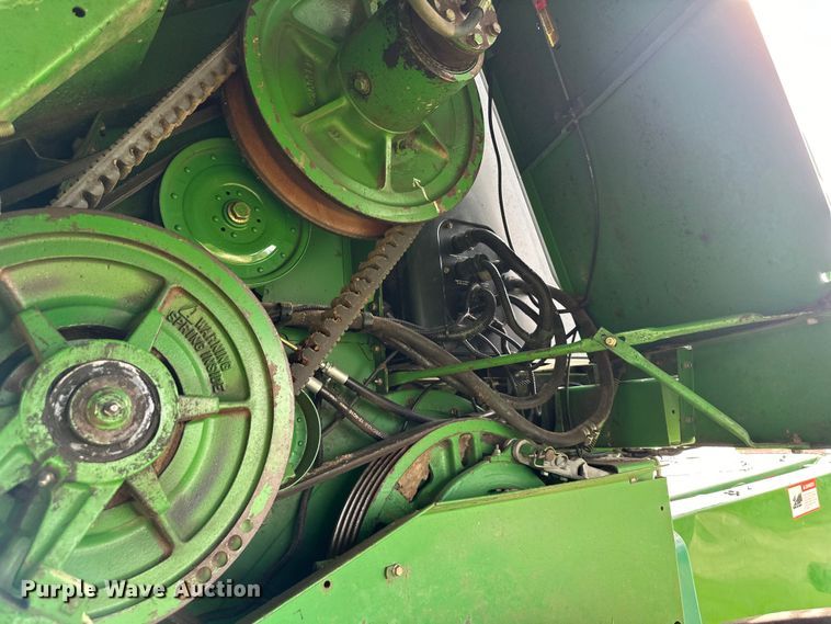 image for item EJ6986 1994 John Deere  9500 combine