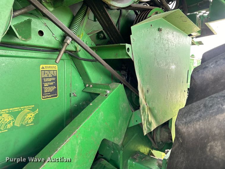 image for item EJ6986 1994 John Deere  9500 combine