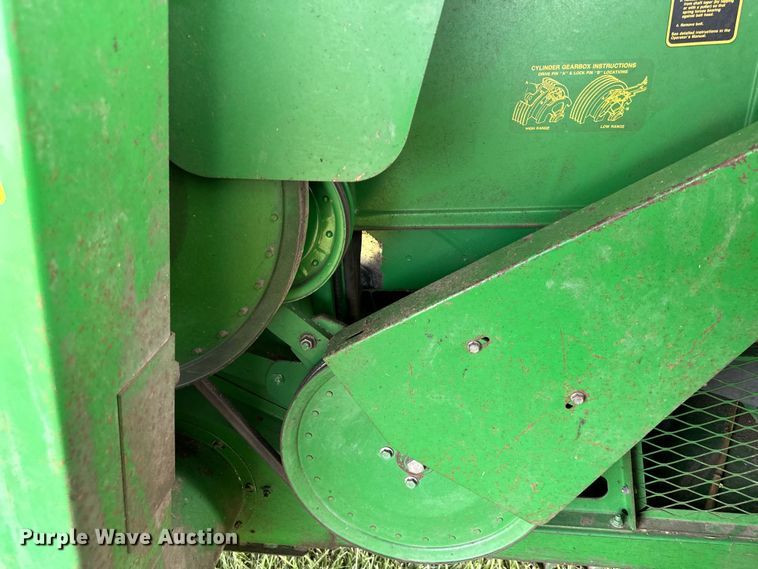 image for item EJ6986 1994 John Deere  9500 combine