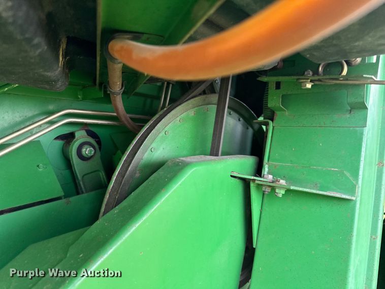 image for item EJ6986 1994 John Deere  9500 combine