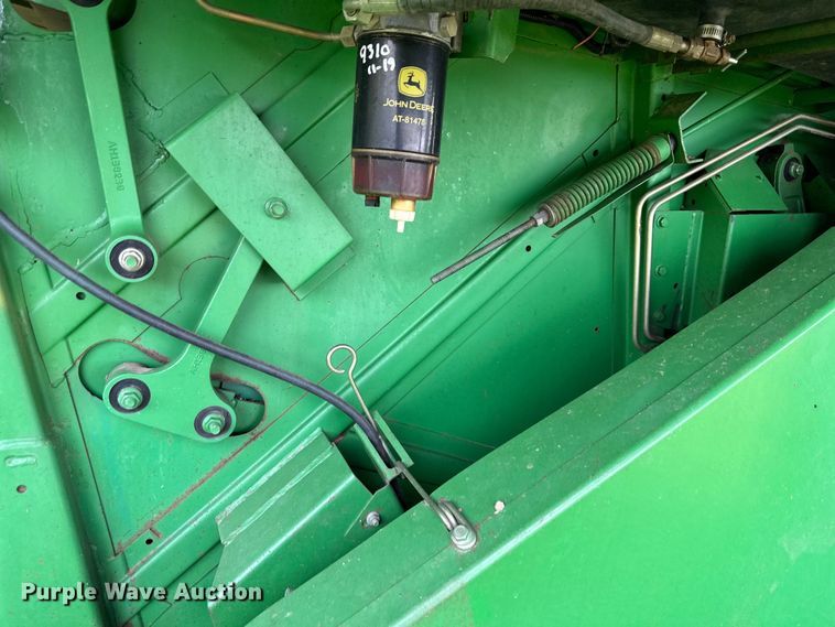 image for item EJ6986 1994 John Deere  9500 combine